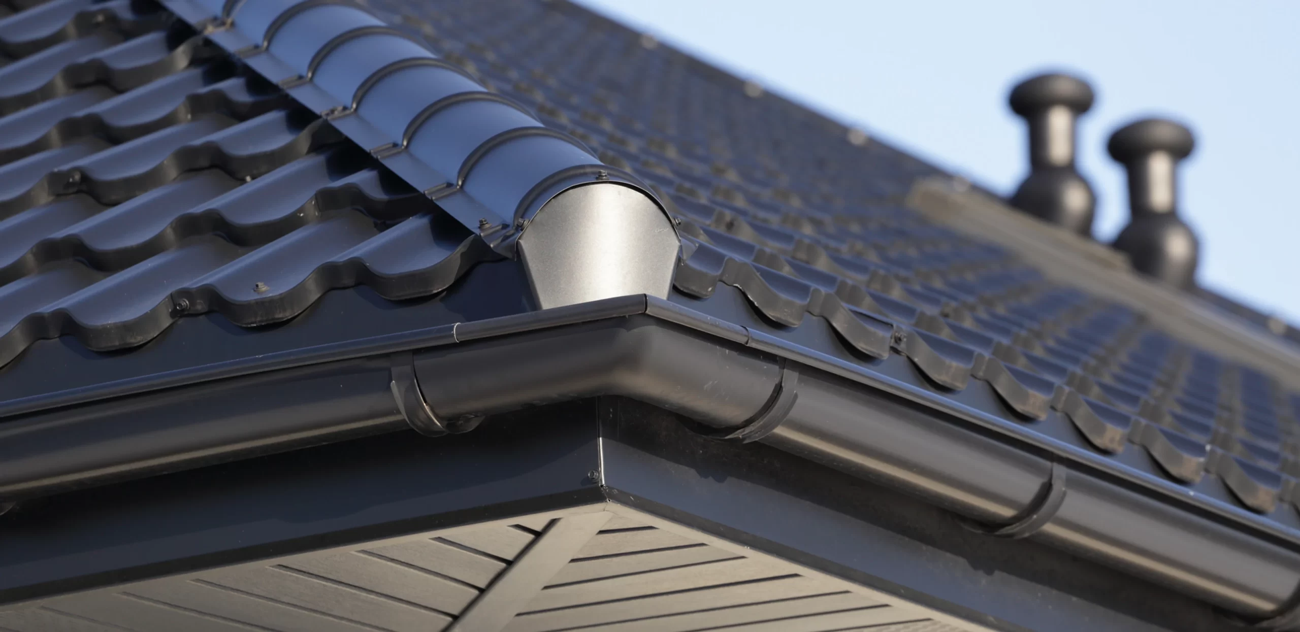 close-up-of-gutter-1-scaled