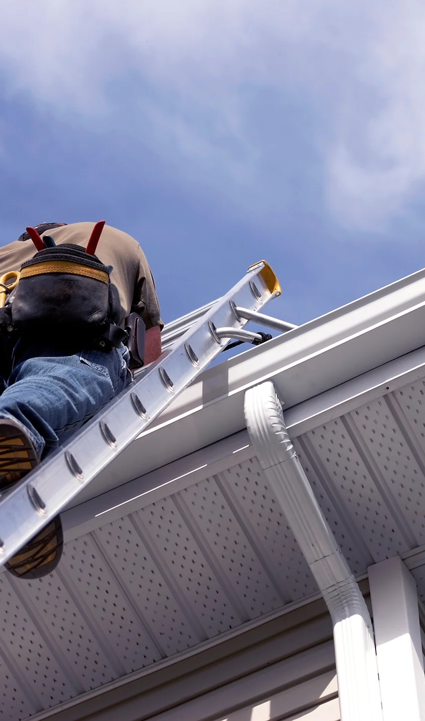 roofer-on-ladder-repairing-shingles