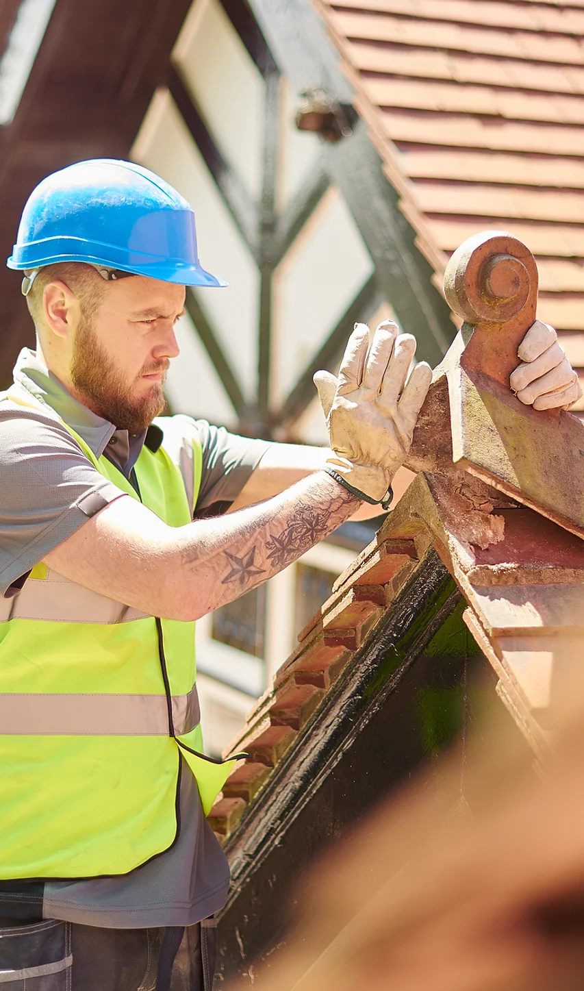 roofer-repairing-roof3