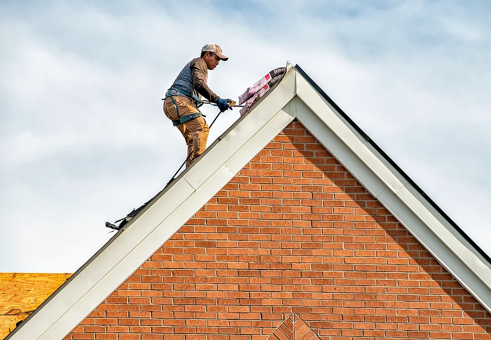 roofer-repairing-roof4