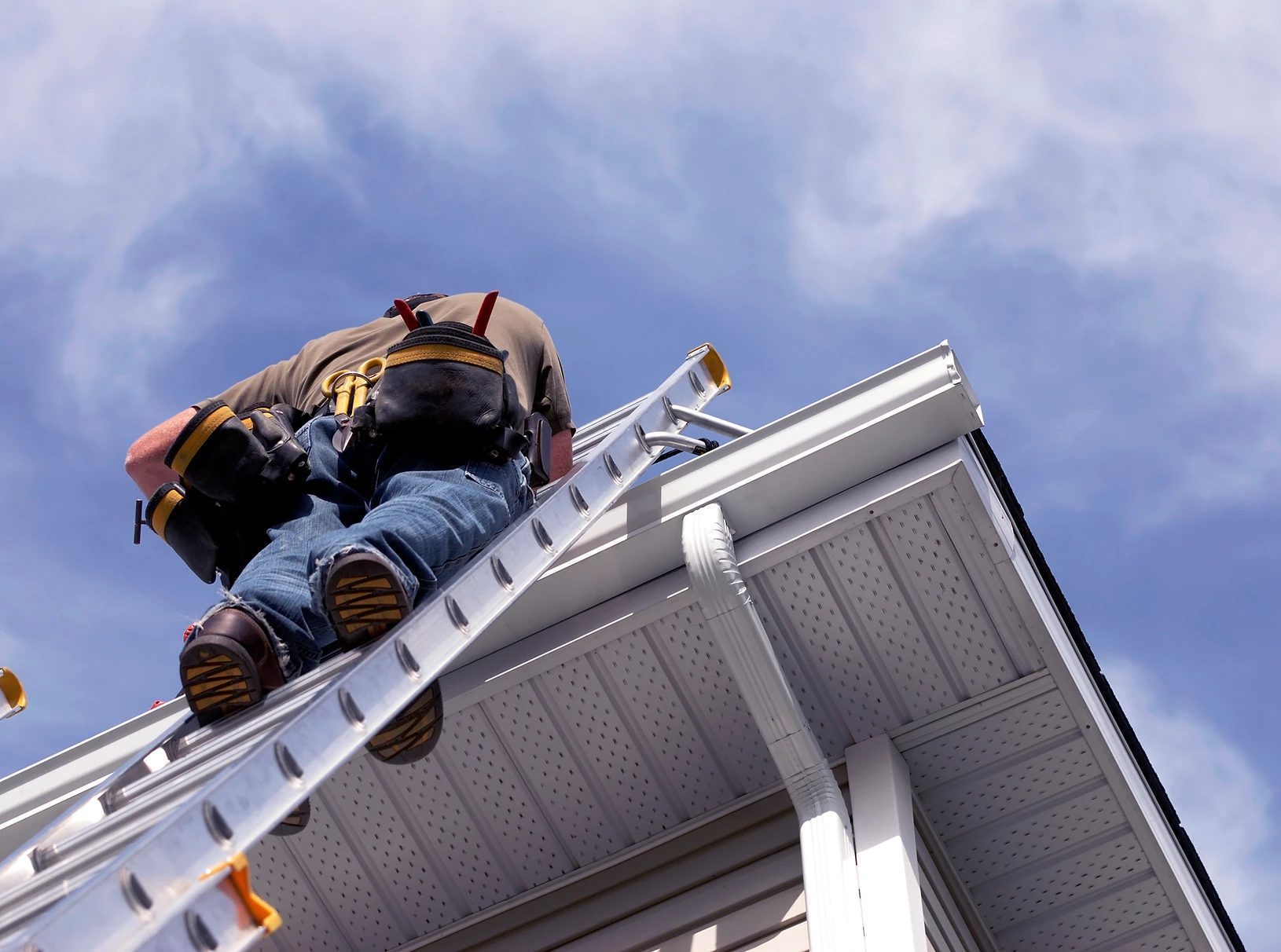 roofer-working-on-bethel-park-pa-home-2