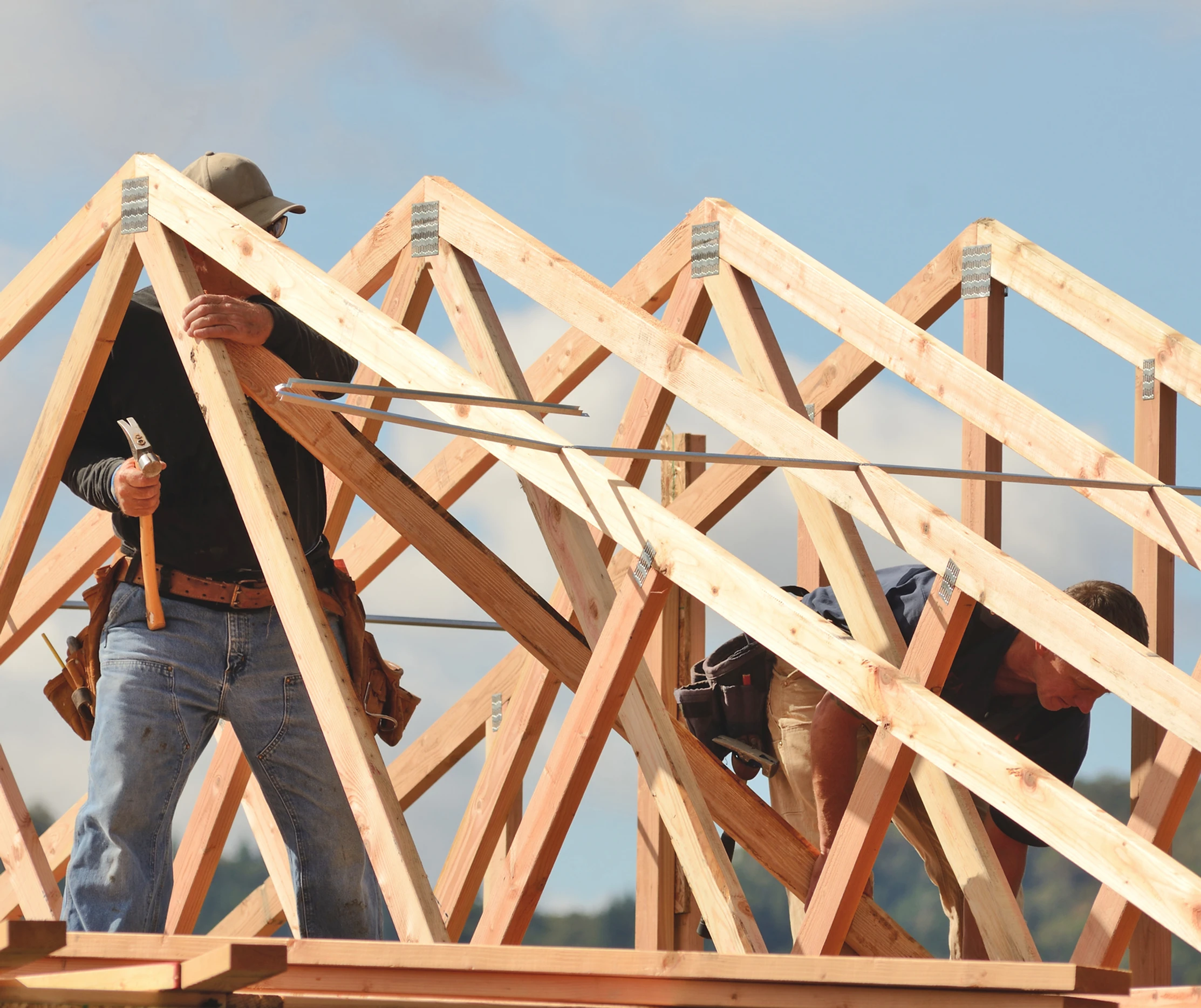 roofers-building-wooden-frame-2